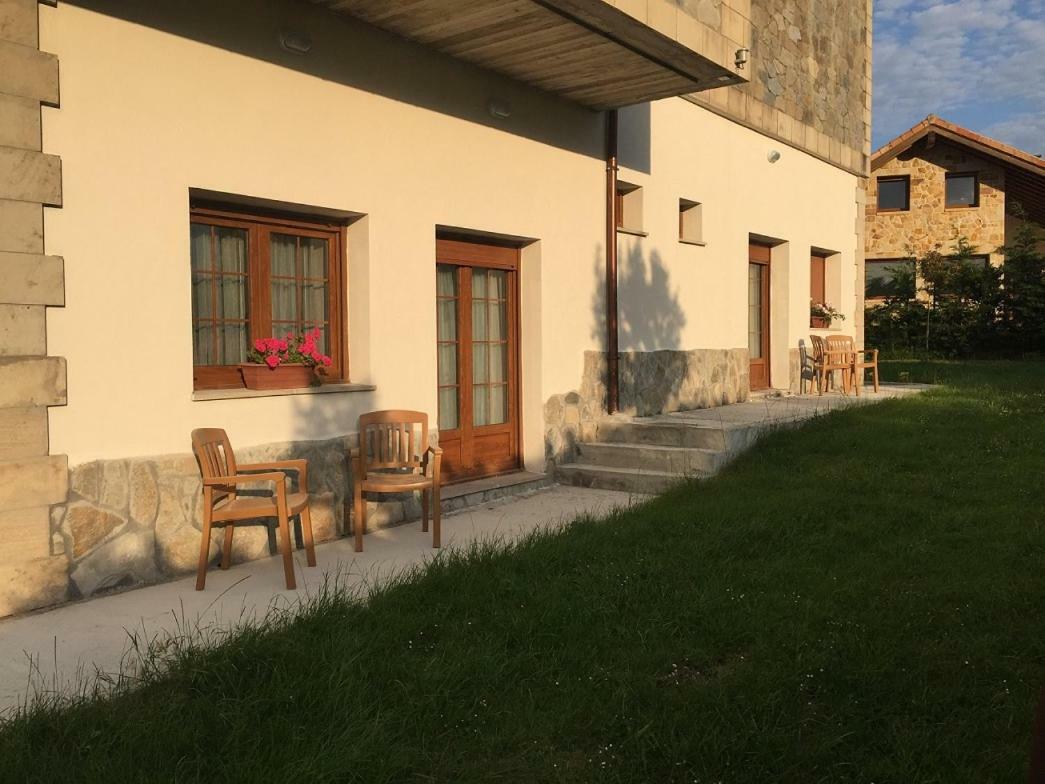 Hosteria La Moraleja Solares Exterior foto
